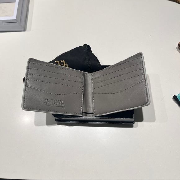 Von Dutch Wallet Silver in Bag and Box - Picture 5 of 10